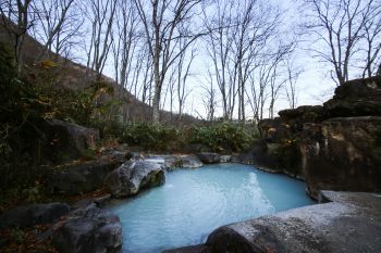 燕温泉 黄金の湯