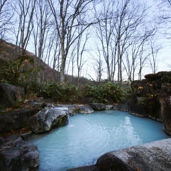 燕温泉 黄金の湯