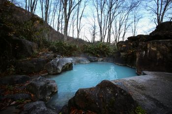 燕温泉 黄金の湯