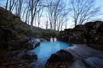 燕温泉 黄金の湯