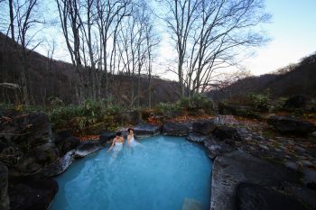 燕温泉 黄金の湯