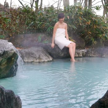 燕温泉 黄金の湯