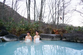 燕温泉 黄金の湯