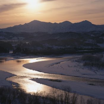 朝光越後三山・信濃川