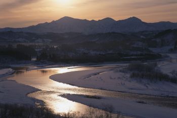 朝光越後三山・信濃川