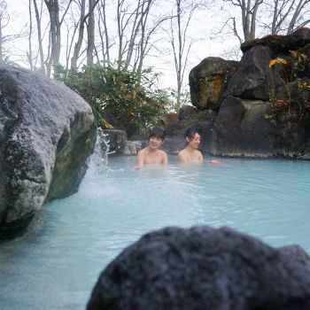 燕温泉 黄金の湯