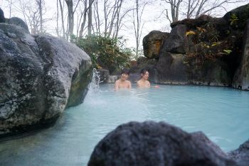 燕温泉 黄金の湯