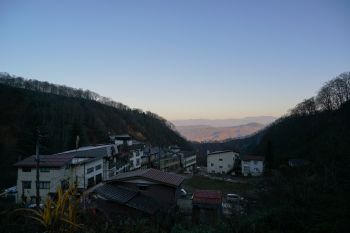 燕温泉街