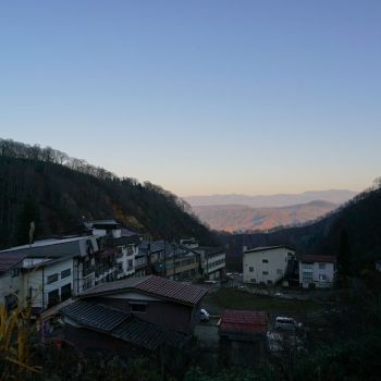 燕温泉街