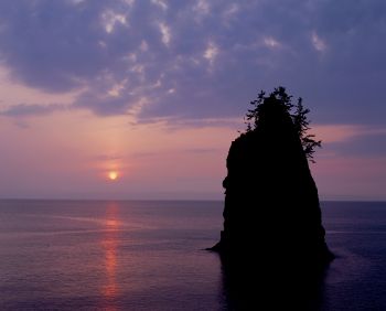 シーサイドライン夕日の立岩