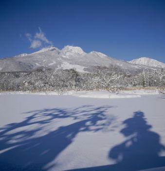 妙高山冬のいもり池