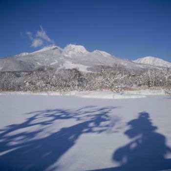 妙高山冬のいもり池