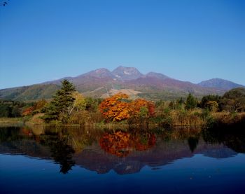 妙高山 秋 いもり池