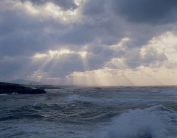 荒ぶる海