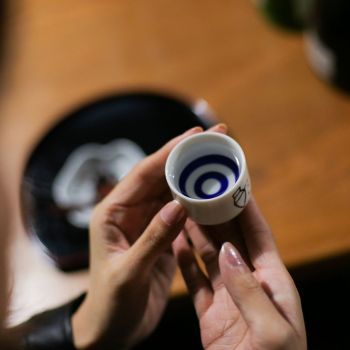 楽縫庵にて地酒の試飲