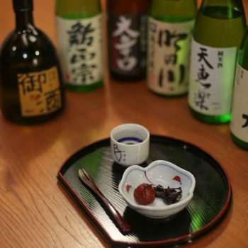 楽縫庵にて地酒の試飲