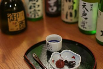 楽縫庵にて地酒の試飲