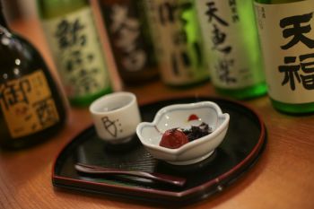 楽縫庵にて地酒の試飲