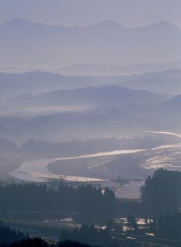 越後三山と信濃川