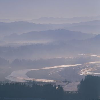 越後三山と信濃川