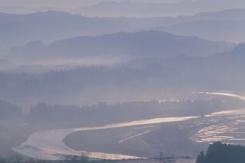 越後三山と信濃川