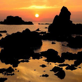 佐渡七浦海岸の夕陽