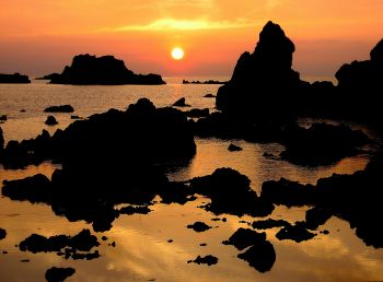 佐渡七浦海岸の夕陽