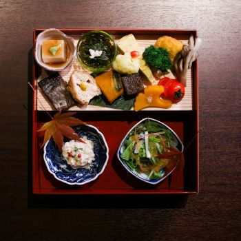 東忠