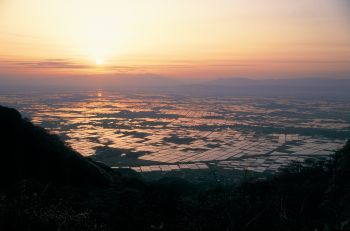 越後平野の夜明け