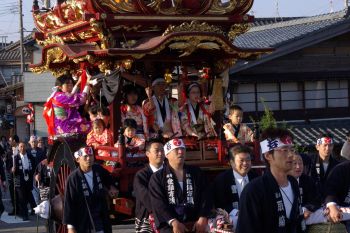 おしゃぎりが通る
