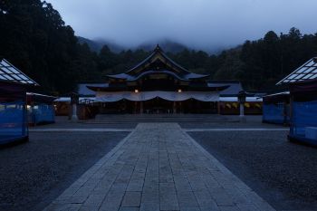 弥彦神社