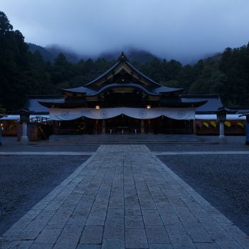弥彦神社