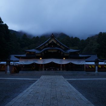 弥彦神社