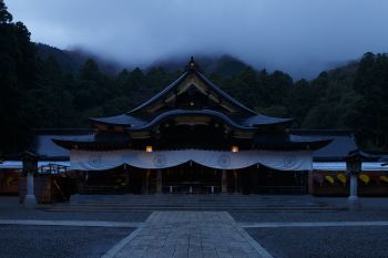 弥彦神社