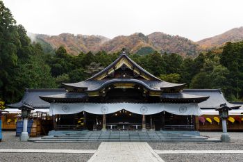 弥彦神社