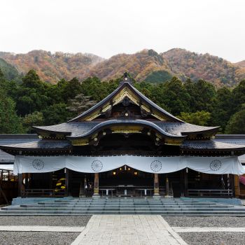 弥彦神社
