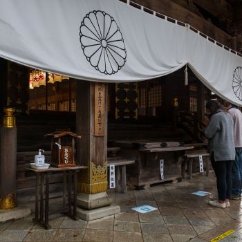 弥彦神社