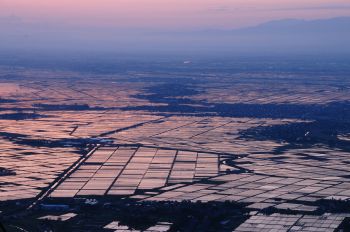 越後平野の夜明け 写真ライブラリー 無料ダウンロード 公式 新潟県のおすすめ観光 旅行情報 にいがた観光ナビ