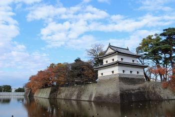 秋晴れの新発田城址