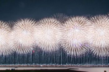 尺玉100発一斉打ち