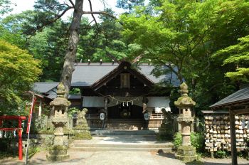 春日山神社