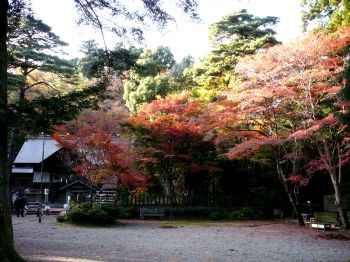 春日山神社