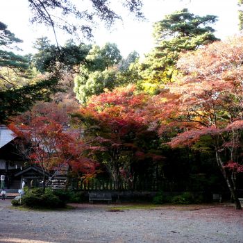 春日山神社