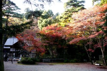 春日山神社