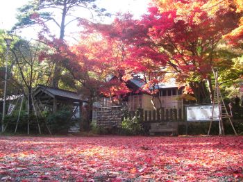 春日山神社