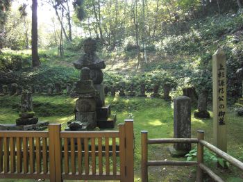 謙信公の墓