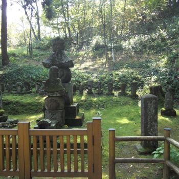 謙信公の墓