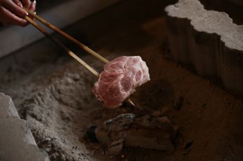 しっとり柔らかな温泉ローストポーク「湯治豚」