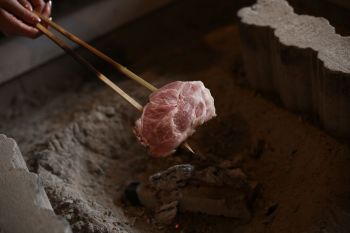 しっとり柔らかな温泉ローストポーク「湯治豚」