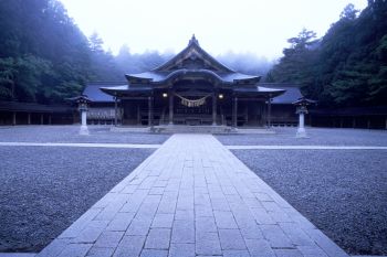 彌彦神社